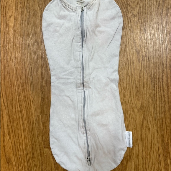 Grey baby SwaddleMe Zippered sleep sack - Picture 1 of 3